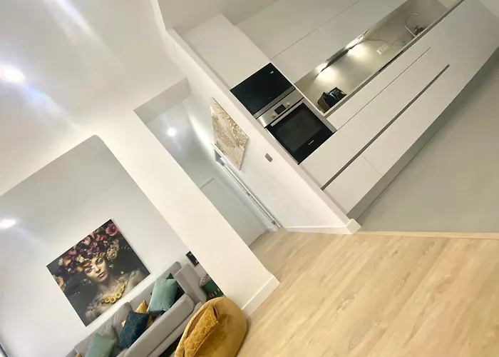 Barcelona Chic Apartments- Free Parking - 10 Min Bcn Center By Metro